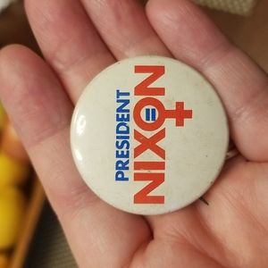 Vintage 1973 President Nixon Political Pin